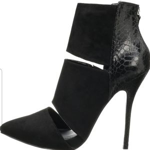 Steve Madden Tripplee Black Bootie